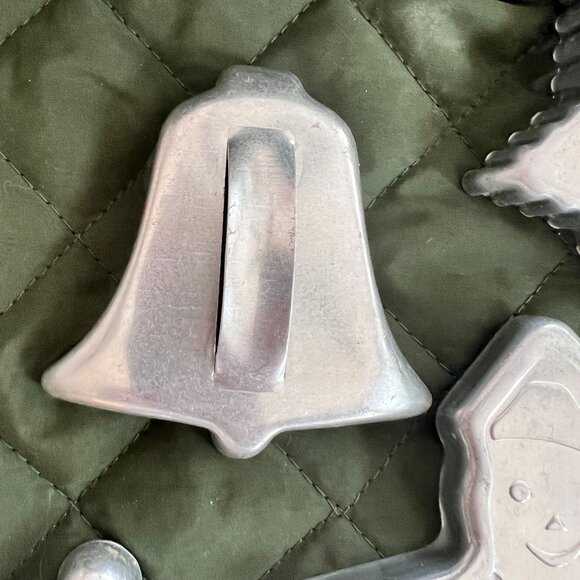 Vintage Aluminum Christmas Cookie Cutters (6) Great Condition Old Time Christmas - Picture 5 of 13